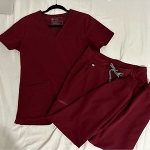 Figs burgundy scrub set size small